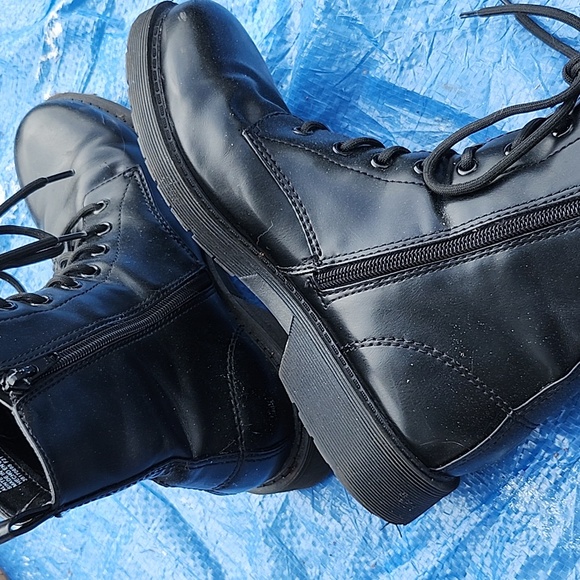 Boots - Picture 3 of 3